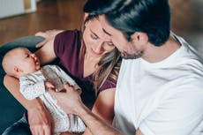 Padres enfrentan críticas tras compartir estrictas reglas para visitar a su bebé