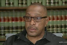 Oficial penitenciario negro demanda a Walmart después de ser confundido con un ladrón