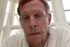 Laurence Fox revela que tiene covid días después de afirmar que no necesita vauna porque tiene “sistema inmunológico”