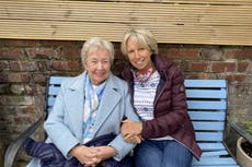 El fin de las restricciones de visitantes no es una celebración para los familiares de los residentes de asilos