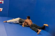 Kevin Holland, de la UFC, estrangula a un “troll” en un gimnasio