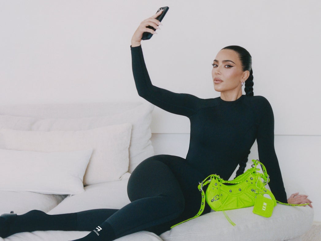 Kim Kardashian como parte de la nueva campaña de Balenciaga