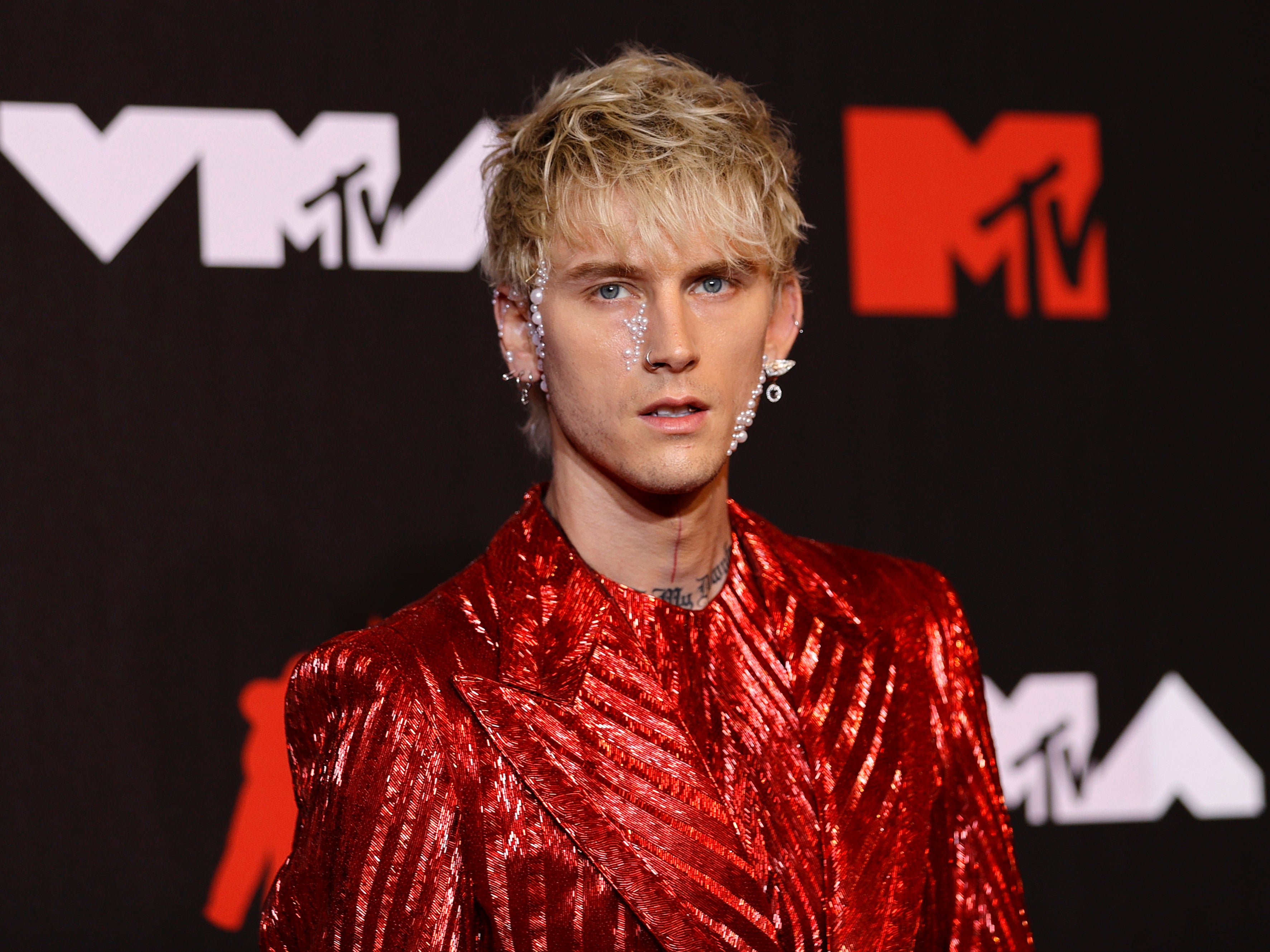 Resurge entrevista de Machine Gun Kelly y ahora enfrenta críticas por los comentarios “repulsivos” sobre Kendall Jenner