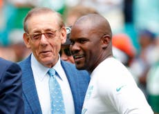 Flores demanda a NFL alegando contratación racista