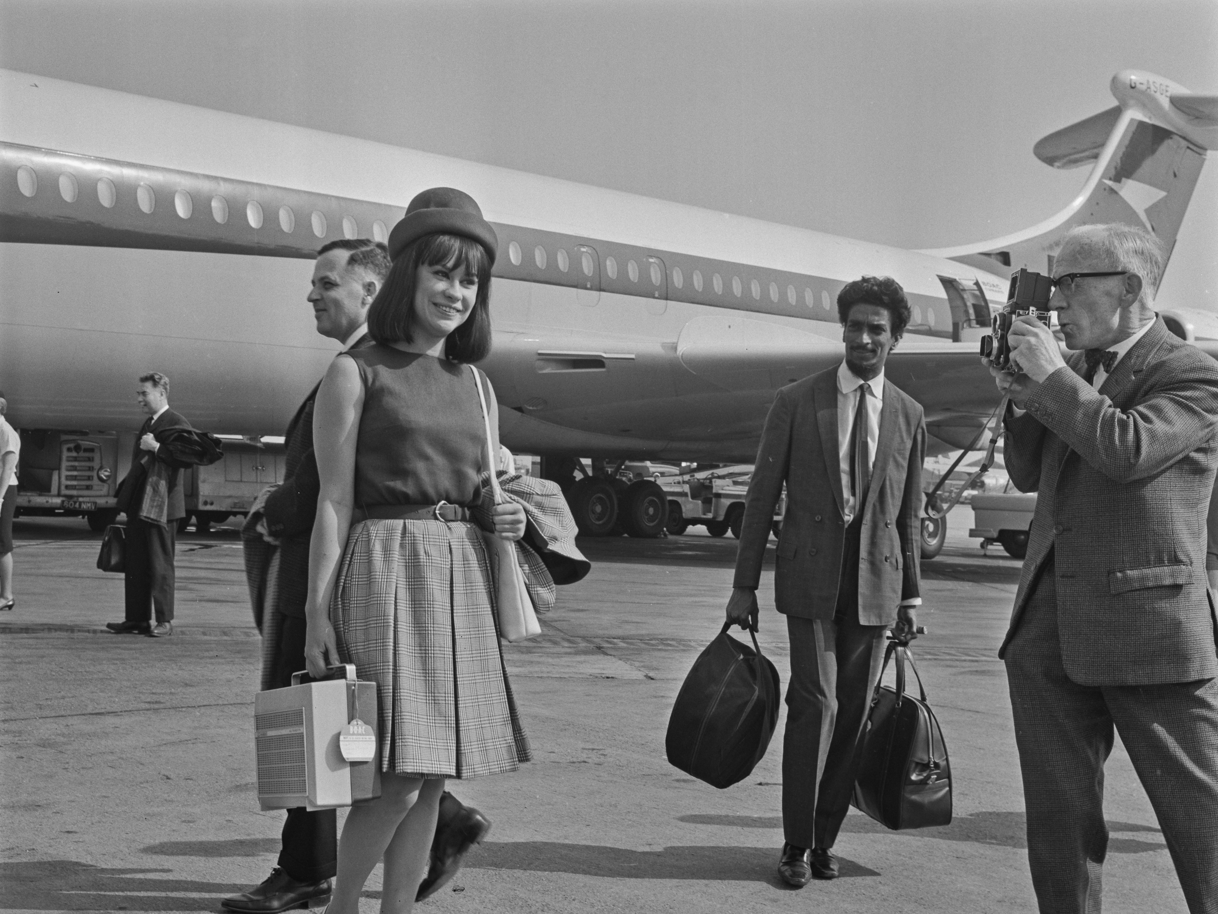 Gilberto llegando al aeropuerto Heathrow (entonces aeropuerto de Londres) en junio de 1965