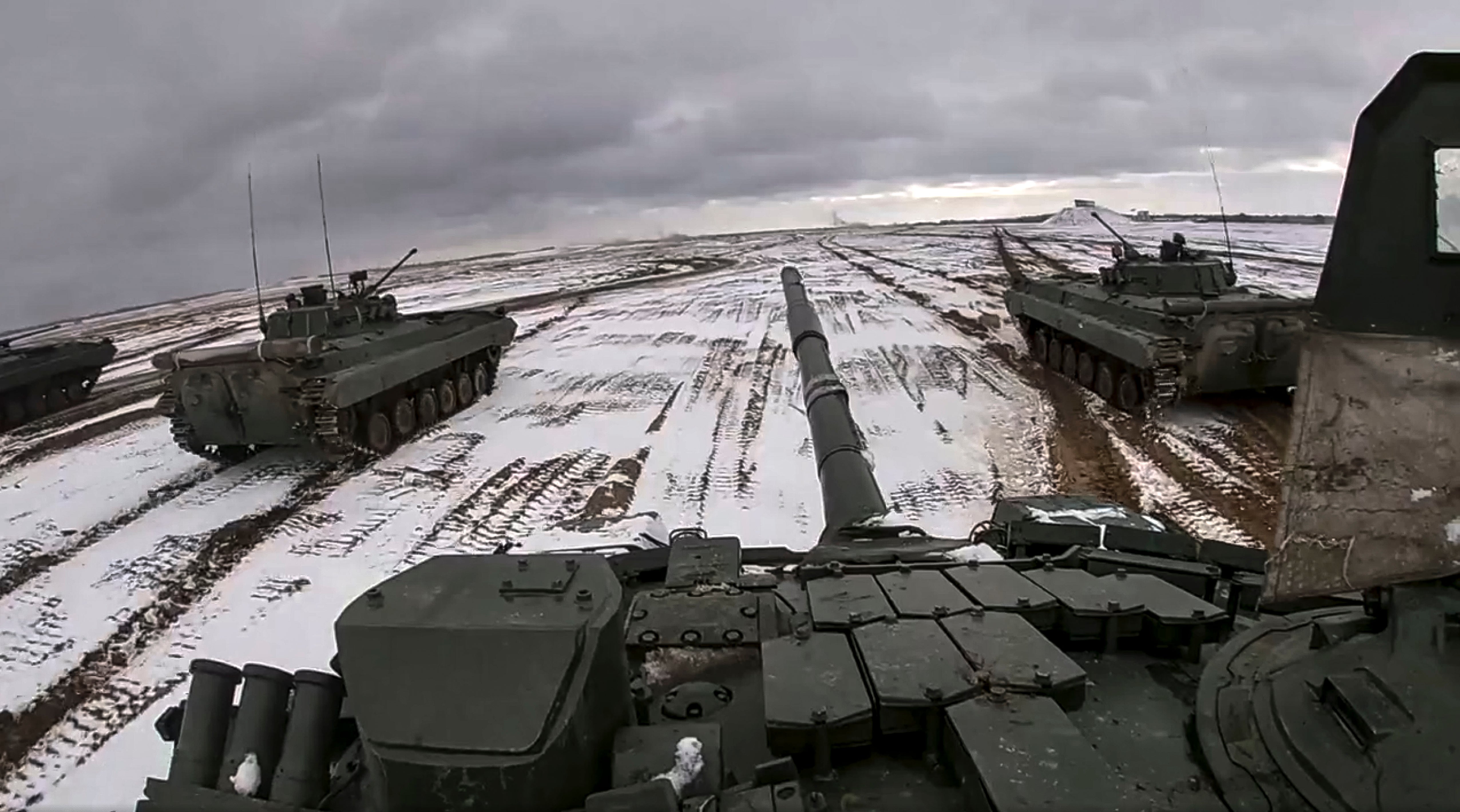 <p>Tanques rusos y bielorrusos circulan durante ejercicios militares conjuntos en el campo de tiro de Brestsky, Bielorrusia</p>