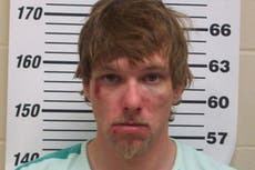 Hombre atropella a su amigo con una camioneta hasta matarlo tras pelear por una mayonesa