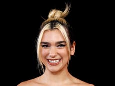 Dua Lipa le hace una pregunta profunda sobre la fe a Stephen Colbert, a los fans les inspiró su respuesta