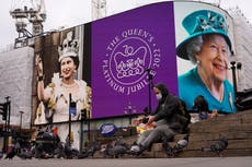 La reina Isabel II muestra su apoyo a Camila