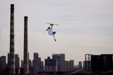 Beijing: Planta acerera cerrada manda esquiadores al cielo
