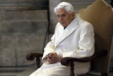 Papa emérito pide perdón por abusos, no admite infracciones