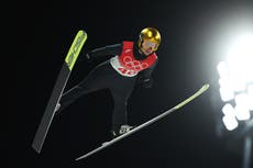 Saltadoras de esquí criticaron que les prohibieran participar en evento olímpico por usar “ropa holgada”