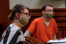 Madre de Ethan Crumbley dijo que “no se le puede dejar solo” y “arruinó muchas vidas” en mensajes el día del tiroteo