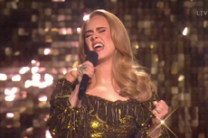 Adele desata rumores de compromiso con un anillo de diamante en los BRIT Awards