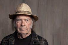Neil Young a trabajadores de Spotify: “Salgan de ahí”