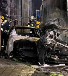 Camionero arrolla autos en Alemania; hay 31 coches dañados