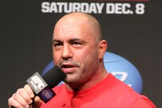 Joe Rogan se burla de las polémicas recientes en su regreso al stand-up