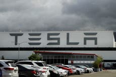 California acusa a Tesla de discriminación racial en demanda