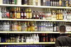 ¿Puedo tomar alcohol después de la vacuna contra el coronavirus?