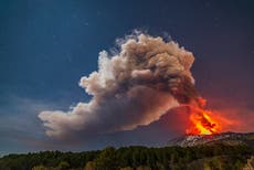 Erupción del Etna causa relámpagos en Sicilia