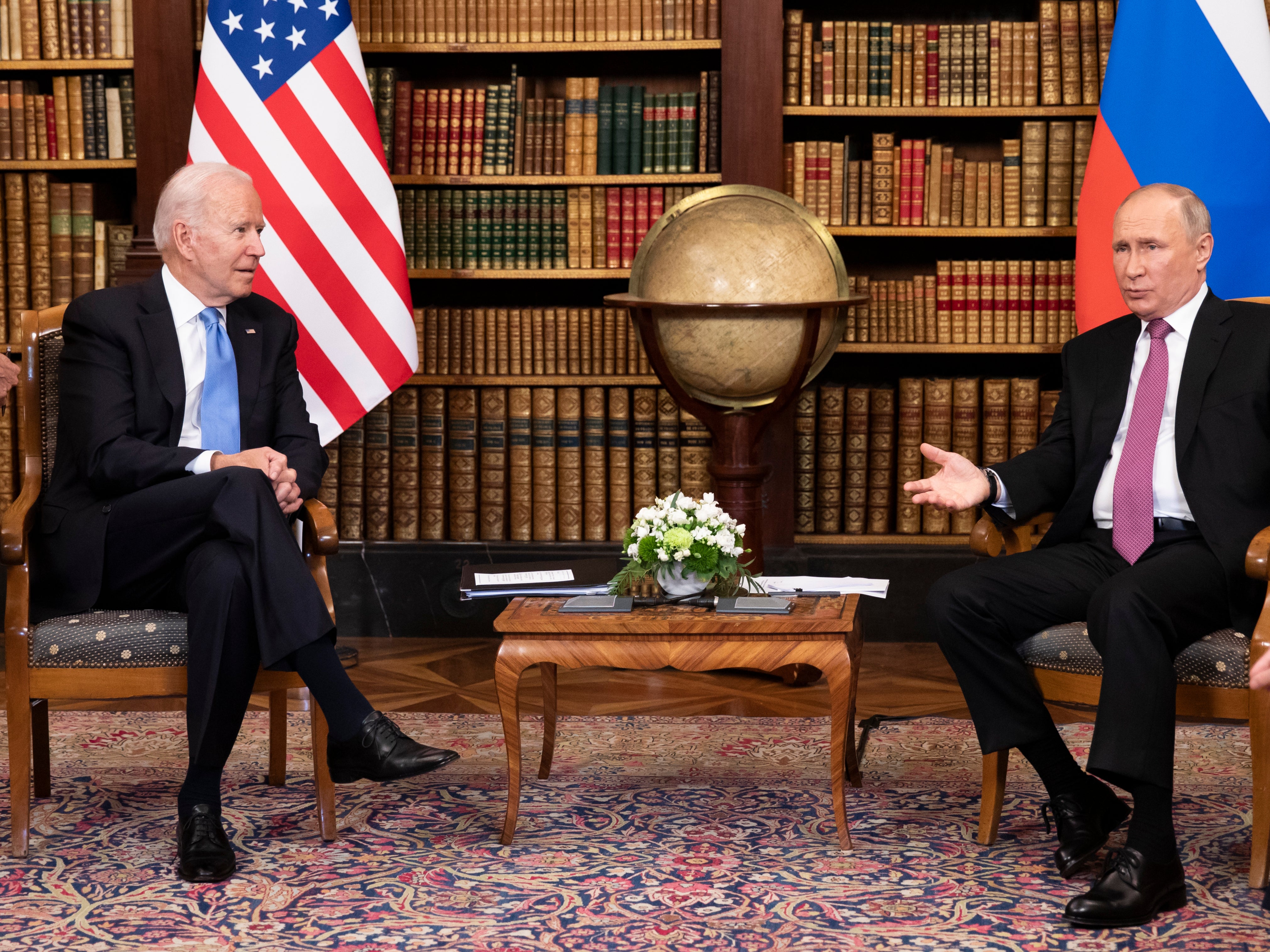 Archivo: El presidente de EE.UU., Joe Biden, y el presidente ruso, Vladimir Putin, se reúnen durante la cumbre entre EE.UU. y Rusia en Villa La Grange el 16 de junio de 2021 en Ginebra