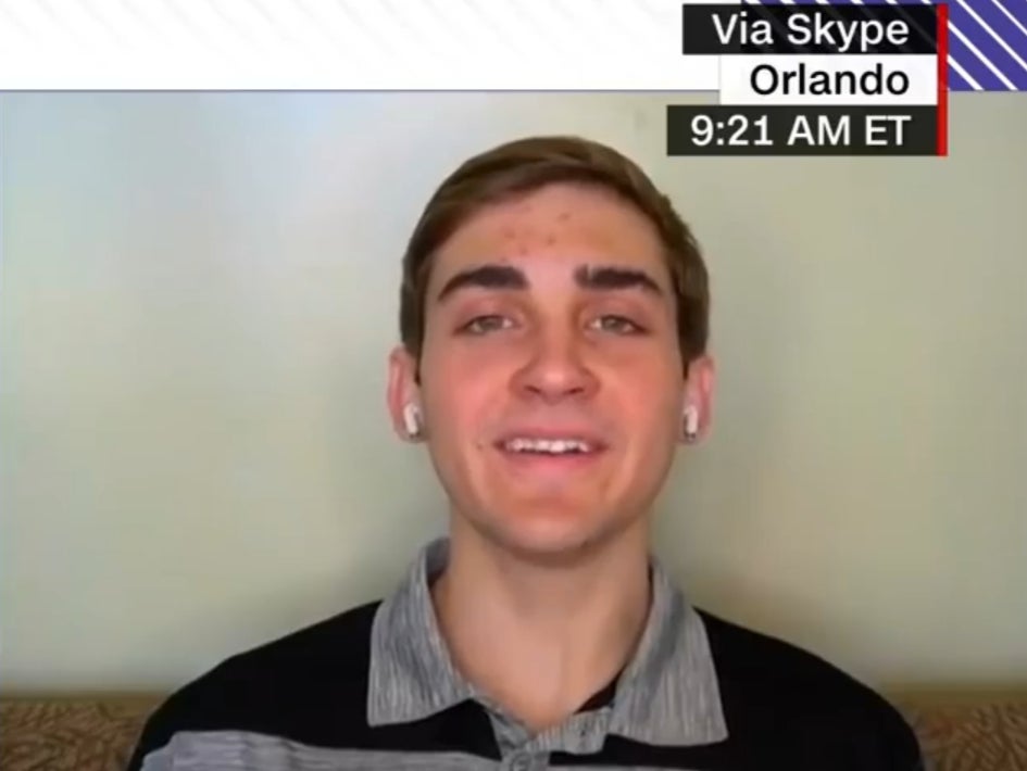 Adolescente que rastrea el jet privado de Elon Musk dice que pararía a cambio de un auto Tesla