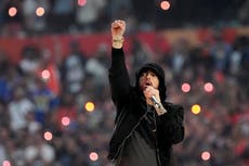 Dr. Dre dice que la NFL “no tuvo problema” con que Eminem se arrodillara en show del medio tiempo del Super Bowl