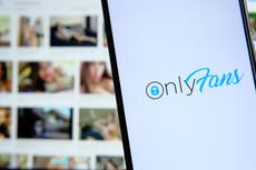 Despiden a maestra por grabar contenido para OnlyFans en su escuela