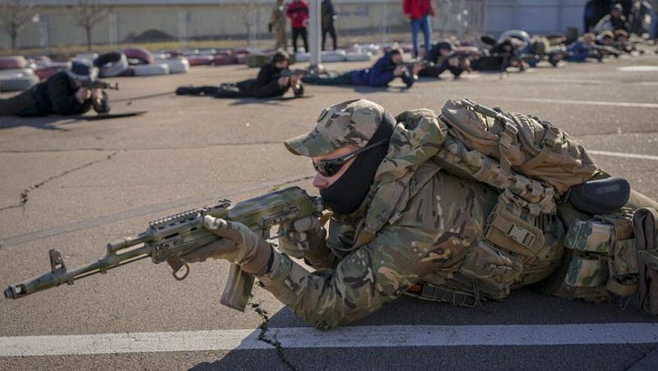 Ucrania no cerrará su espacio aéreo ante amenaza de invasión rusa