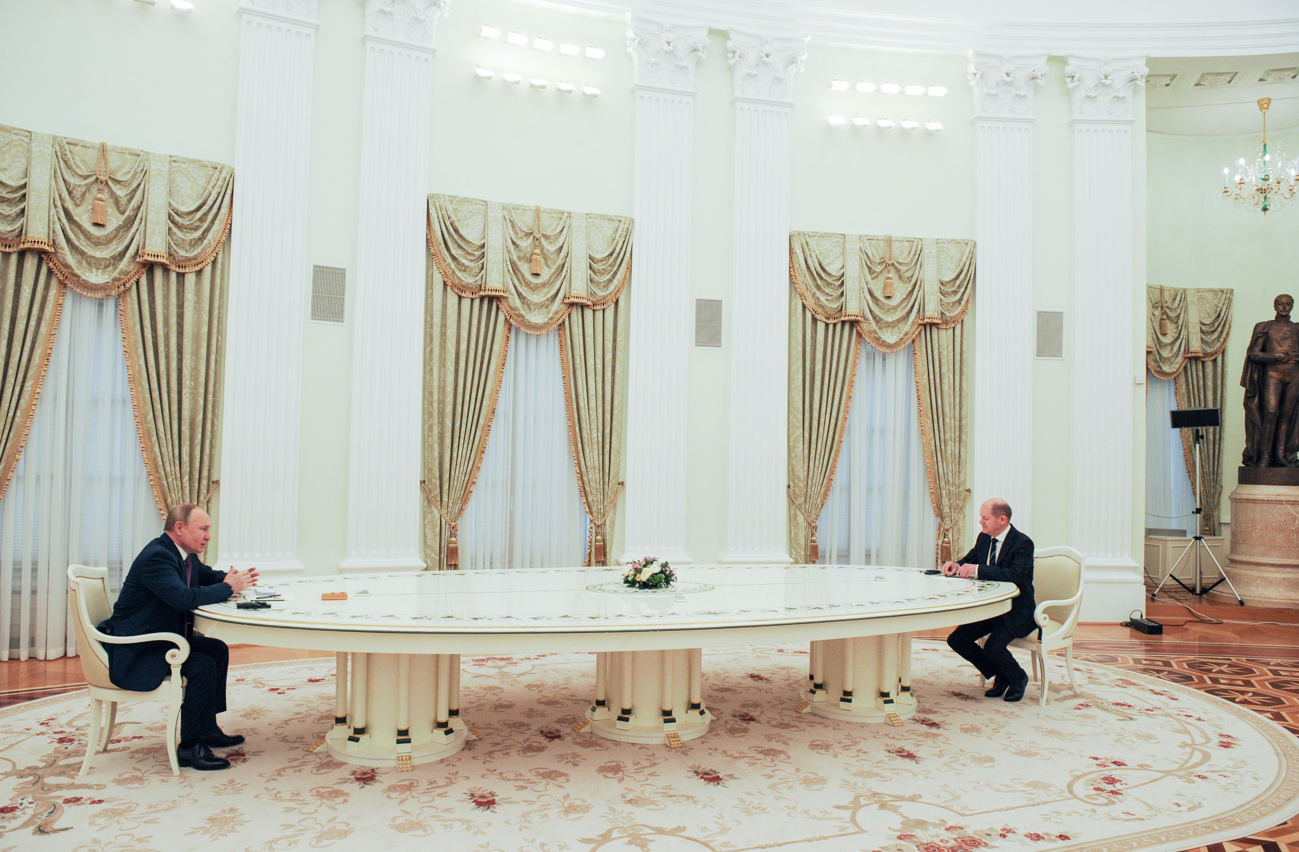 Vladimir Putin and y el Canciller de Alemania, Olaf Scholz, se reunieron en el Kremlin el martes