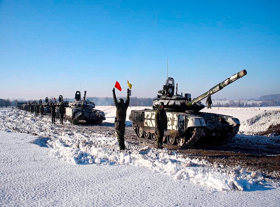 <p>Los tanques del ejército ruso están listos para regresar a su base permanente después de los simulacros en Rusia</p>