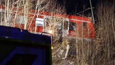 El estrepitoso choque frontal de dos trenes en Alemania dejó un muerto 