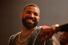 Drake recibe un anillo personalizado de miles de dólares en homenaje a su hijo