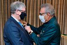Pakistán otorga a Bill Gates 2do máximo honor civil del país