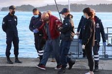 Rescatan a cientos de ferry en llamas cerca de isla griega