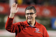 Rector de Universidad de California dimite tras escándalo