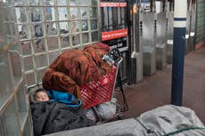 Anuncian plan para retirar a indigentes del metro de NYC