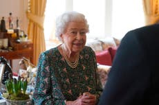 ¿La Reina seguirá trabajando tras dar positivo a covid-19?