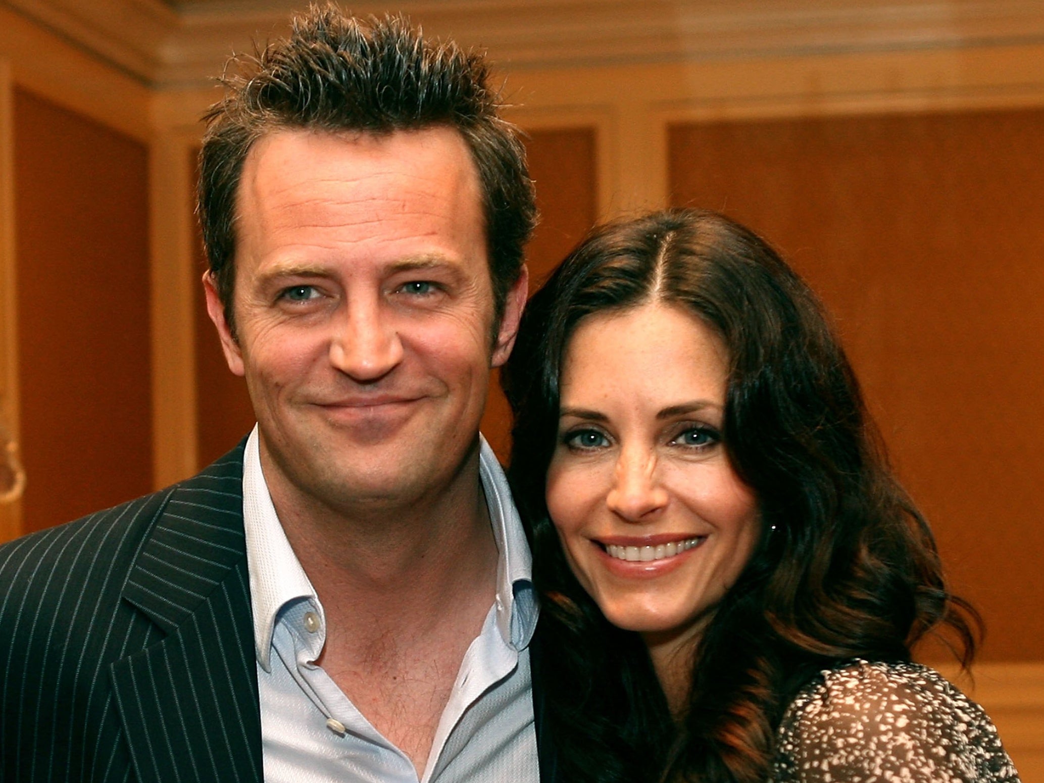 Courtney Cox revela los momentos difíciles de Matthew Perry en “Friends”