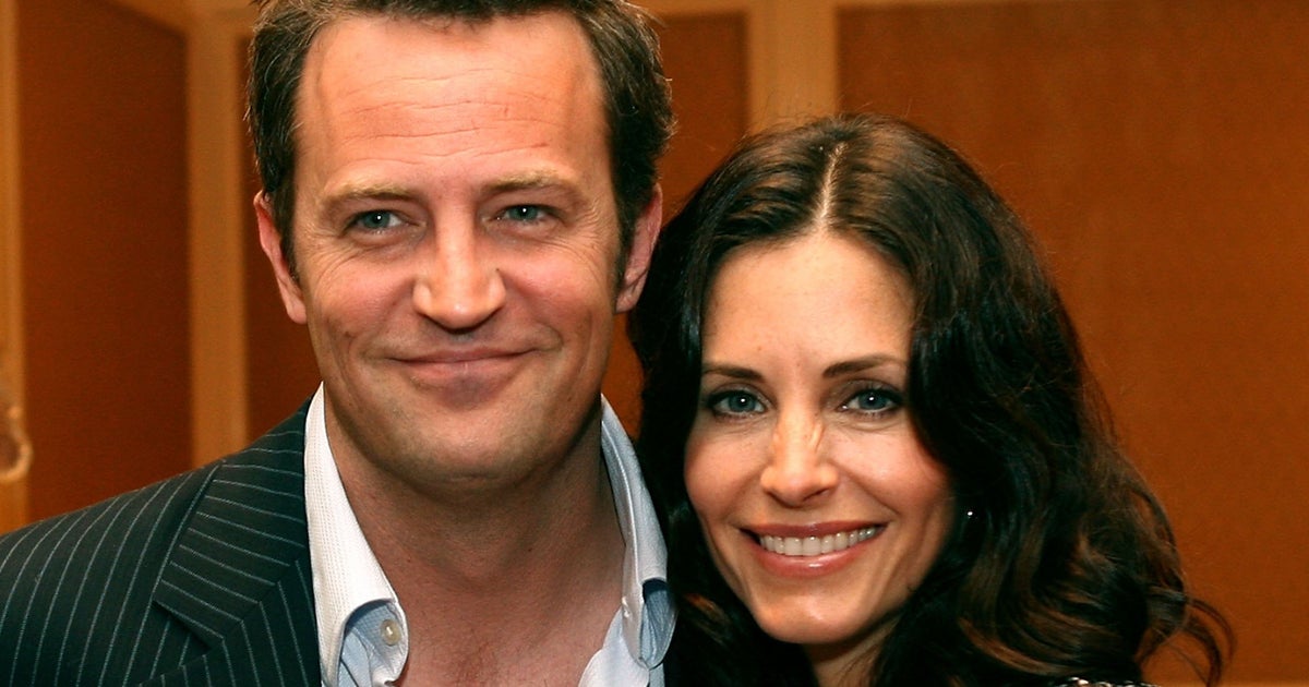 Courtney Cox revela los momentos difíciles de Matthew Perry en “Friends” | Independent Español
