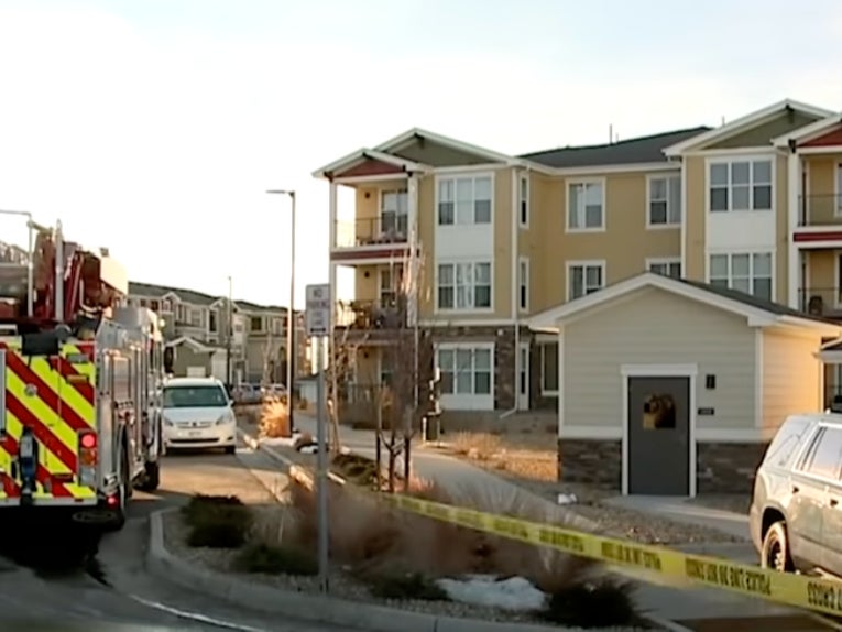 Rescatan a bebé de fiesta en la que murieron padres por probable intoxicación con fentanilo