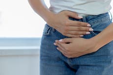 La mayoría de las mujeres no conoce un síntoma clave del cáncer de ovario, advierte organización benéfica