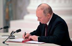 Putin declara a las regiones ucranianas de Lugansk y Donetsk entidades independientes en un decreto firmado