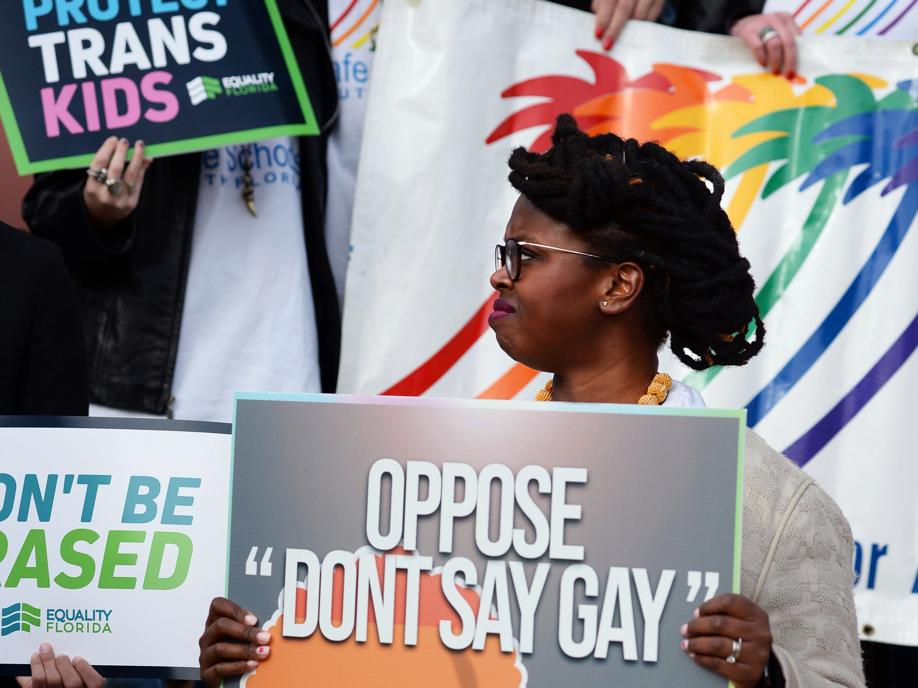 Indignación en Florida porque los republicanos aprueban los proyectos de ley “Don’t Say Gay” y “Stop WOKE”