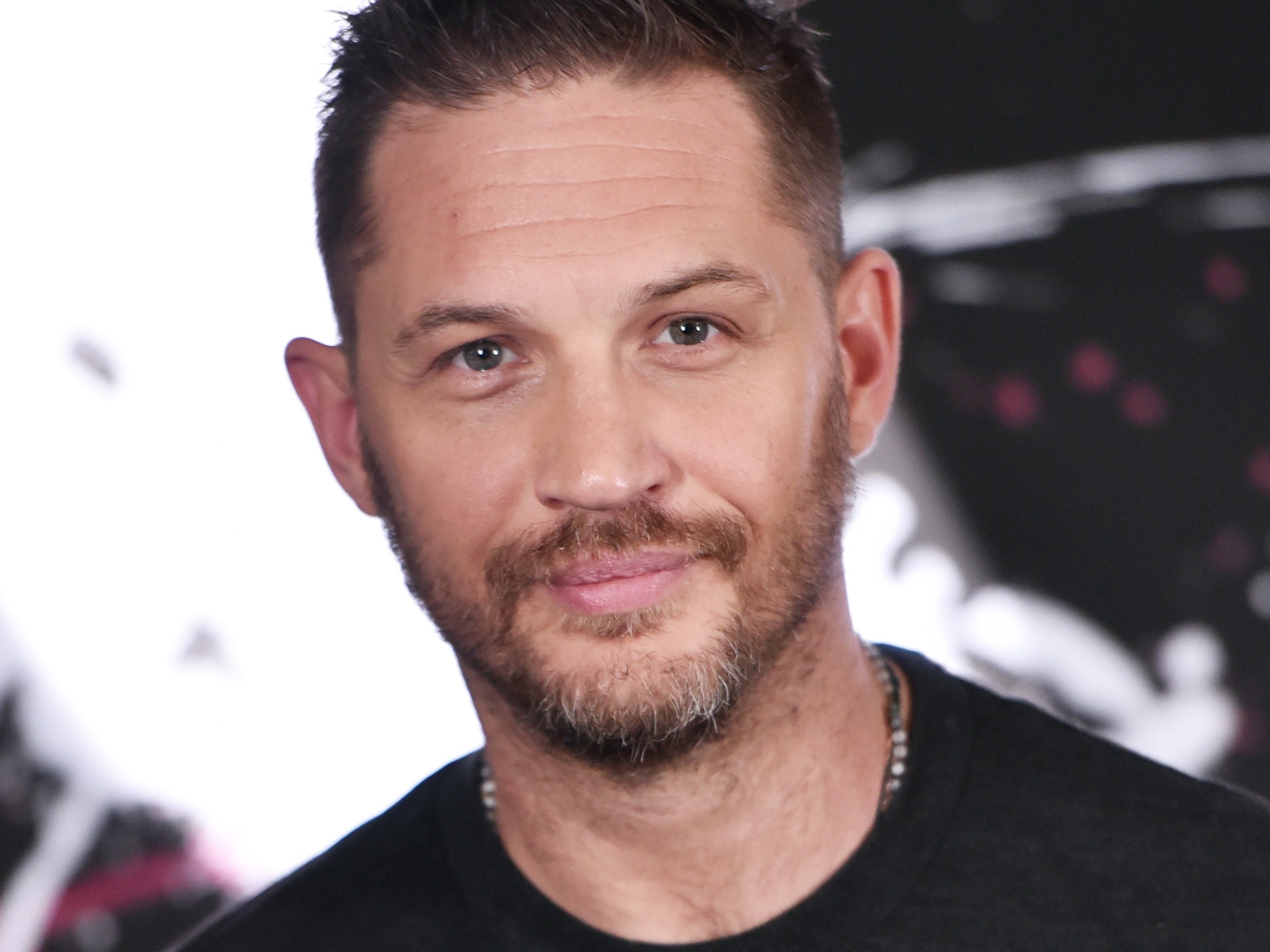 Tom Hardy aborda las declaraciones sobre la pelea con Charlize Theron en el set de ‘Mad Max’