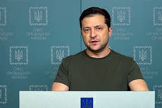 Una intérprete rompe en llanto al traducir el discurso del presidente ucraniano Zelensky