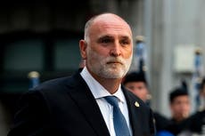 El chef José Andrés instala una cocina para alimentar a los refugiados en la frontera entre Ucrania y Polonia