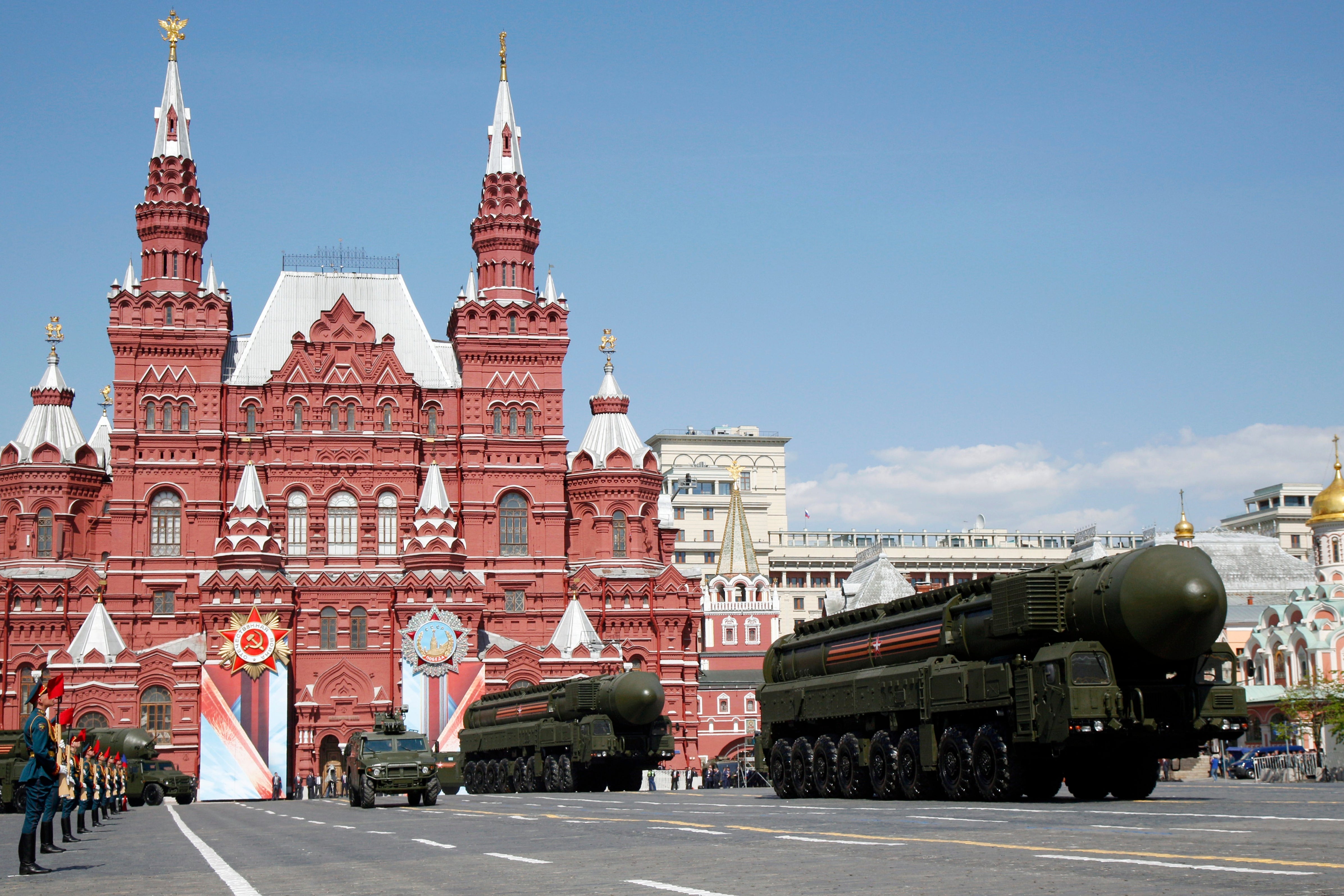 Lanzadores de misiles ICBM rusos durante el desfile militar por el día de la Victoria en Moscú el 9 de mayo de 2016