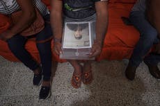 México busca a casi 100.000 desaparecidos; encuentra horror