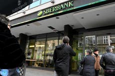 Rusia prohíbe a todos los residentes transferir dinero al extranjero en respuesta a las sanciones occidentales